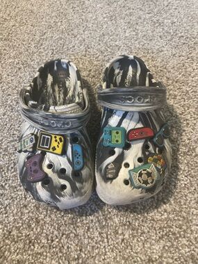 CROCS Toddler boys size 11 Black and White Marbled Slip-On Clogs